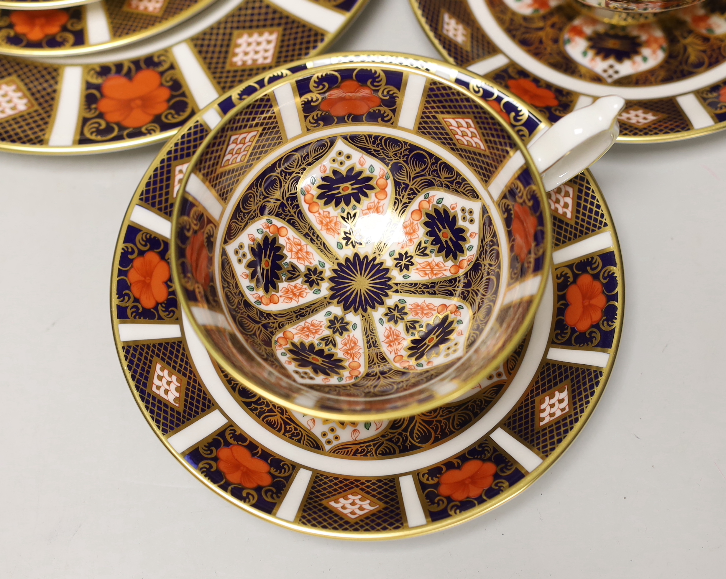 A quantity of Royal Crown Derby cups and saucers, pattern 1128